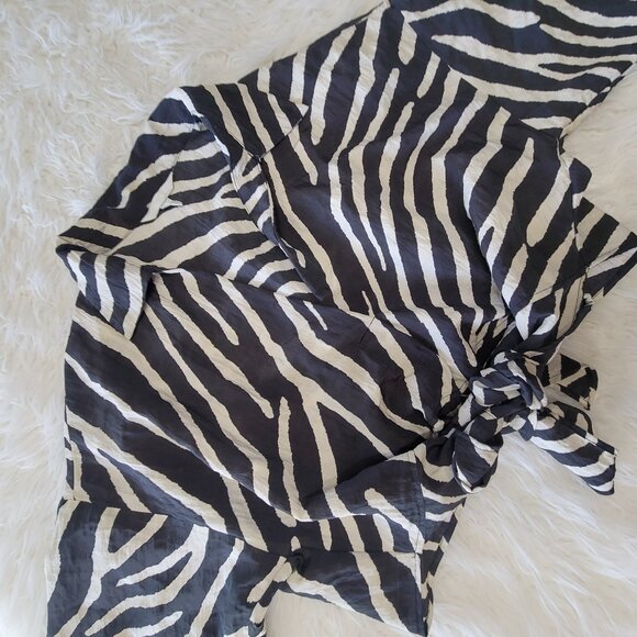 H&M Womens Crop Animal Print Lightweight Blouse Wrap Around Sz M Brown - Picture 2 of 10